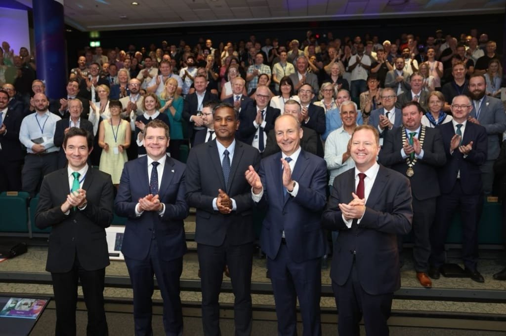 Ministers and executives applauding at Intel Ireland press conference